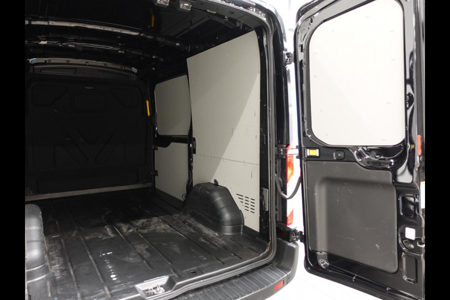 Ford Transit 310 2.0 TDCI L2H2 Trend Automaat Navigatie Trekhaak 360° Camera Airco Cruise DAB+
