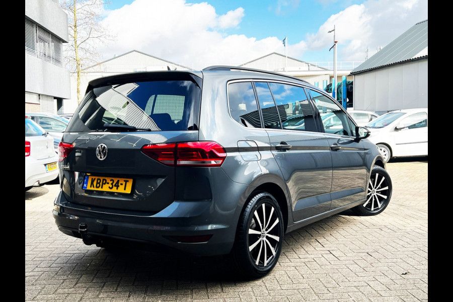 Volkswagen Touran 1.5 TSI Highline 7p Carplay_Trekhaak_ACC_Camera
