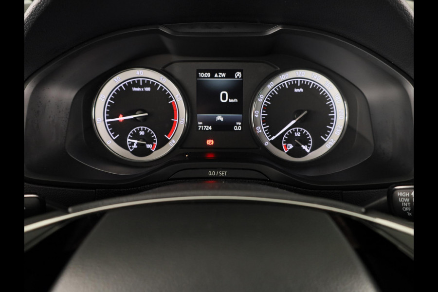 Škoda Karoq 1.0 TSI Business Edition 110pk | Navigatie | Parkeersensoren voor en achter | Apple Carplay/ Android auto | Lichtmetalen velgen | Cruise controle