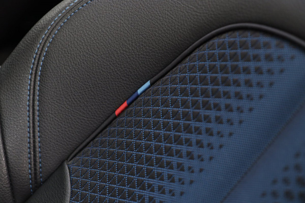 BMW 1-serie 118i M SPORT / PANODAK / LIVE COCKPIT / LED / CAMERA / CARPLAY