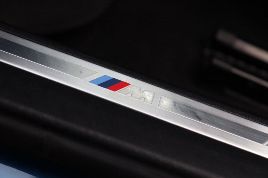 BMW 1-serie 118i M SPORT / PANODAK / LIVE COCKPIT / LED / CAMERA / CARPLAY