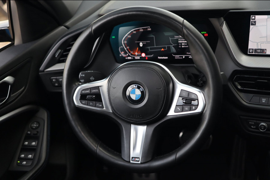 BMW 1-serie 118i M SPORT / PANODAK / LIVE COCKPIT / LED / CAMERA / CARPLAY