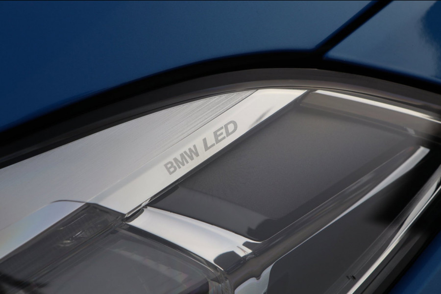 BMW 1-serie 118i M SPORT / PANODAK / LIVE COCKPIT / LED / CAMERA / CARPLAY