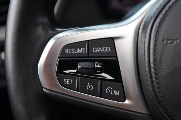 BMW 1-serie 118i M SPORT / PANODAK / LIVE COCKPIT / LED / CAMERA / CARPLAY