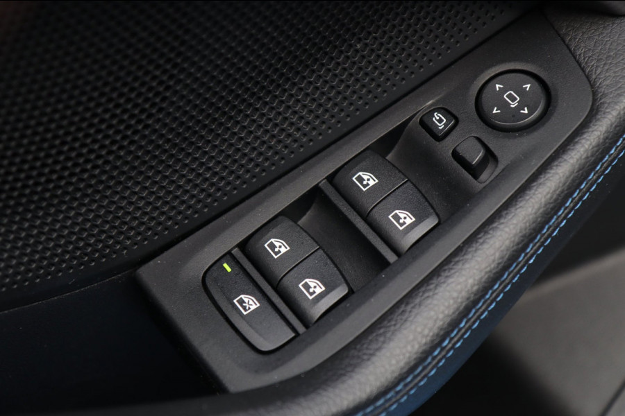 BMW 1-serie 118i M SPORT / PANODAK / LIVE COCKPIT / LED / CAMERA / CARPLAY