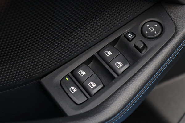 BMW 1-serie 118i M SPORT / PANODAK / LIVE COCKPIT / LED / CAMERA / CARPLAY