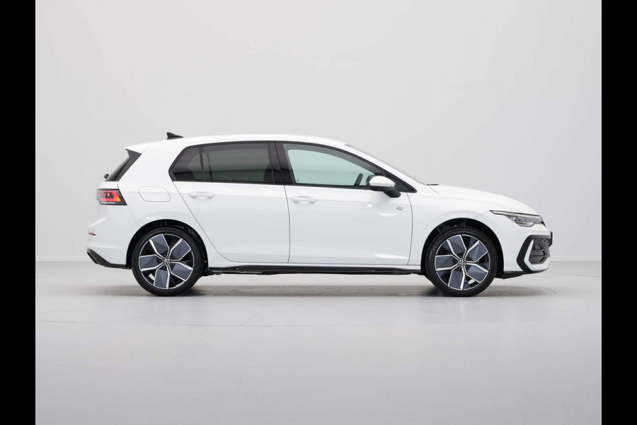 Volkswagen Golf 1.5 eTSI 150pk DSG R-Line Edition Navigatie 360 Camera Acc Stoel/Stuurverwarming Carplay