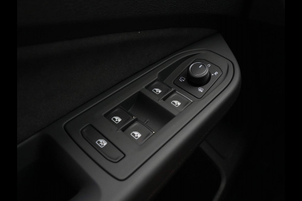 Volkswagen Golf 1.5 eTSI 150pk DSG R-Line Edition Navigatie 360 Camera Acc Stoel/Stuurverwarming Carplay