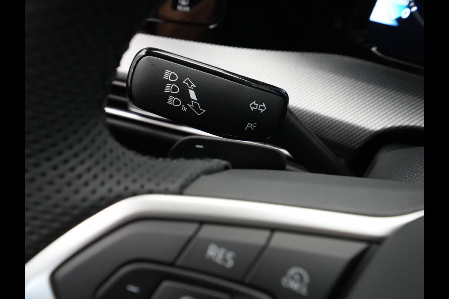 Volkswagen Golf 1.5 eTSI 150pk DSG R-Line Edition Navigatie 360 Camera Acc Stoel/Stuurverwarming Carplay