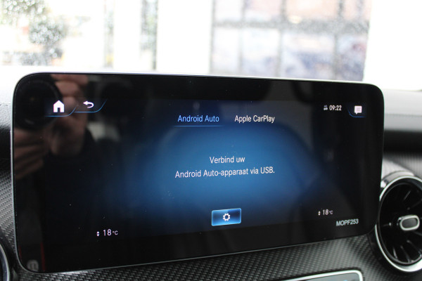 Mercedes-Benz V-Klasse 300d / Lang / AMG / DC / Panorama / 2x Schuifdeur / Apple Carplay / 360 Camera / Leer / Nette Staat.