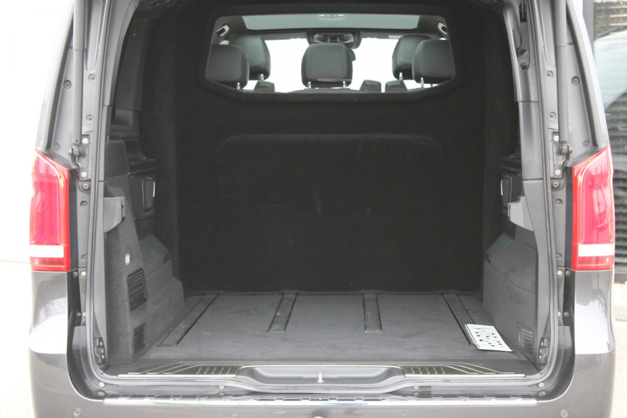 Mercedes-Benz V-Klasse 300d / Lang / AMG / DC / Panorama / 2x Schuifdeur / Apple Carplay / 360 Camera / Leer / Nette Staat.