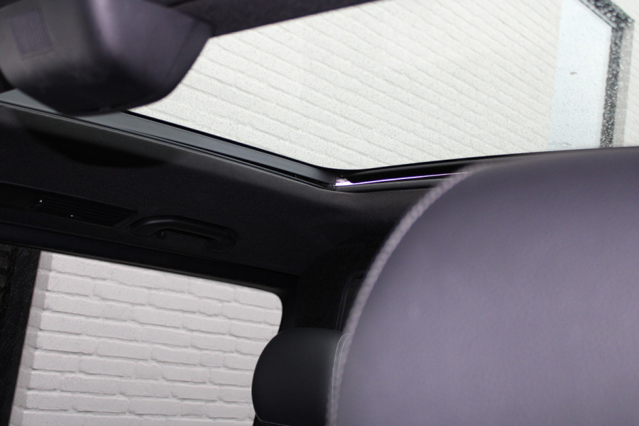 Mercedes-Benz V-Klasse 300d / Lang / AMG / DC / Panorama / 2x Schuifdeur / Apple Carplay / 360 Camera / Leer / Nette Staat.