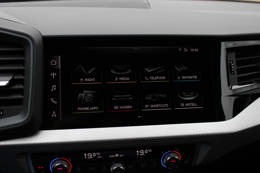 Audi A1 Sportback 40 TFSI S Line edition one 200pk / Navigatie / Keyless / Virtual Cockpit / 18'' / Parkeerhulp achter / Stoelverwarming / LED Koplampen / DAB / ACC