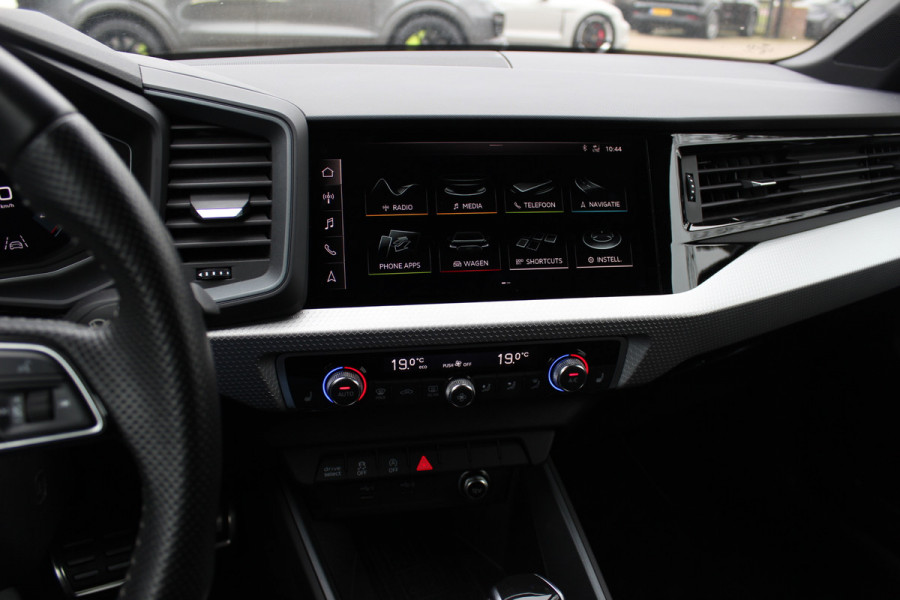 Audi A1 Sportback 40 TFSI S Line edition one 200pk / Navigatie / Keyless / Virtual Cockpit / 18'' / Parkeerhulp achter / Stoelverwarming / LED Koplampen / DAB / ACC