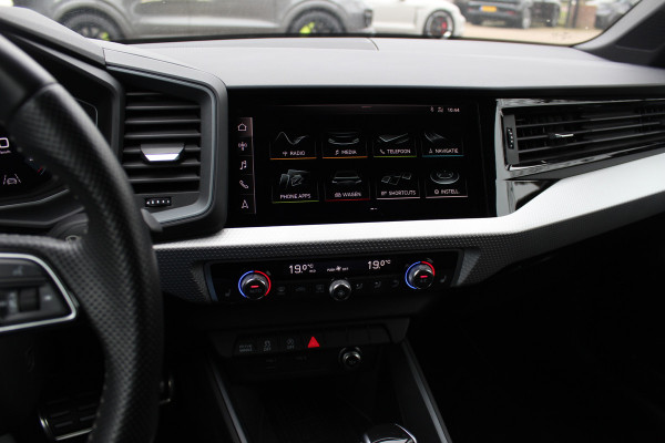 Audi A1 Sportback 40 TFSI S Line edition one 200pk / Navigatie / Keyless / Virtual Cockpit / 18'' / Parkeerhulp achter / Stoelverwarming / LED Koplampen / DAB / ACC