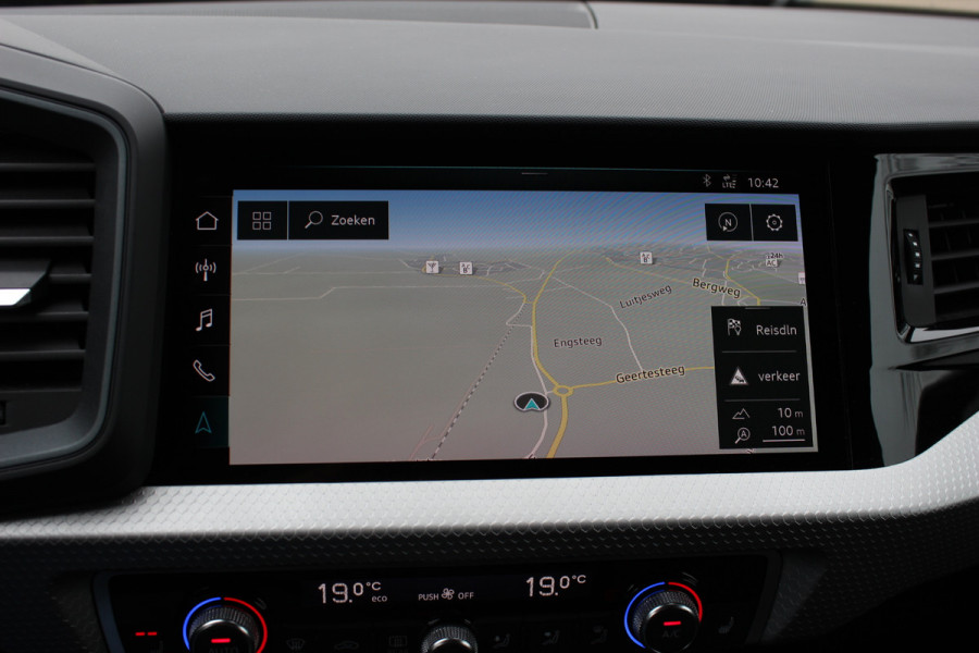 Audi A1 Sportback 40 TFSI S Line edition one 200pk / Navigatie / Keyless / Virtual Cockpit / 18'' / Parkeerhulp achter / Stoelverwarming / LED Koplampen / DAB / ACC