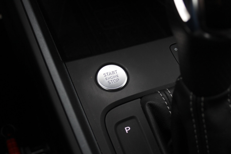 Audi A1 Sportback 40 TFSI S Line edition one 200pk / Navigatie / Keyless / Virtual Cockpit / 18'' / Parkeerhulp achter / Stoelverwarming / LED Koplampen / DAB / ACC