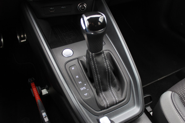Audi A1 Sportback 40 TFSI S Line edition one 200pk / Navigatie / Keyless / Virtual Cockpit / 18'' / Parkeerhulp achter / Stoelverwarming / LED Koplampen / DAB / ACC