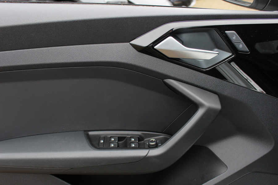 Audi A1 Sportback 40 TFSI S Line edition one 200pk / Navigatie / Keyless / Virtual Cockpit / 18'' / Parkeerhulp achter / Stoelverwarming / LED Koplampen / DAB / ACC