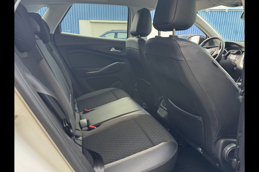 Opel Grandland X 1.2 Turbo Edition 2020 - AUTOMAAT I Navigatie/Apple CarPlay I LED- PDC I Sport pakket I Dealer onderhouden