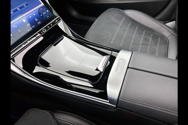 Mercedes-Benz C-Klasse Estate 300 e AMG Plug-In Hybride AMG Line | Night Pakket | Panorama Schuif-Kanteldak | Trekaak | Parkeerpakket met 360°-camera. Inclusief 24 maanden MB Certified garantie voor Europa.