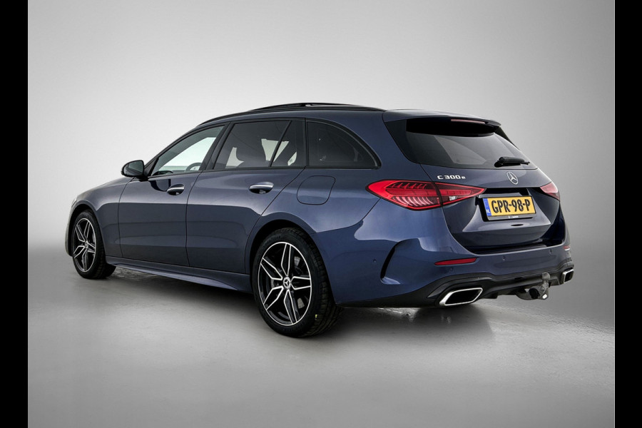 Mercedes-Benz C-Klasse Estate 300 e AMG Plug-In Hybride AMG Line | Night Pakket | Panorama Schuif-Kanteldak | Trekaak | Parkeerpakket met 360°-camera. Inclusief 24 maanden MB Certified garantie voor Europa.