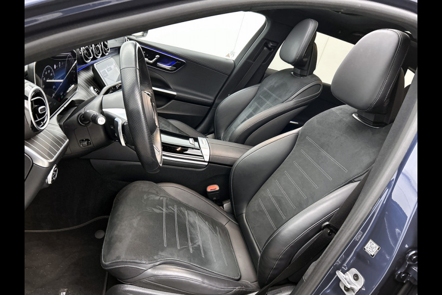 Mercedes-Benz C-Klasse Estate 300 e AMG Plug-In Hybride AMG Line | Night Pakket | Panorama Schuif-Kanteldak | Trekaak | Parkeerpakket met 360°-camera. Inclusief 24 maanden MB Certified garantie voor Europa.