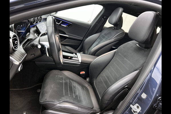 Mercedes-Benz C-Klasse Estate 300 e AMG Plug-In Hybride AMG Line | Night Pakket | Panorama Schuif-Kanteldak | Trekaak | Parkeerpakket met 360°-camera. Inclusief 24 maanden MB Certified garantie voor Europa.