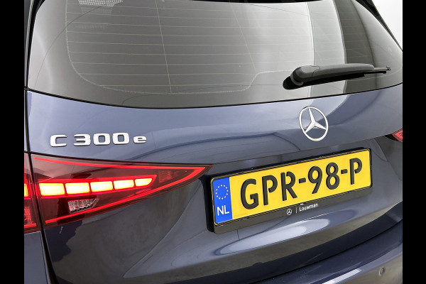 Mercedes-Benz C-Klasse Estate 300 e AMG Plug-In Hybride AMG Line | Night Pakket | Panorama Schuif-Kanteldak | Trekaak | Parkeerpakket met 360°-camera. Inclusief 24 maanden MB Certified garantie voor Europa.