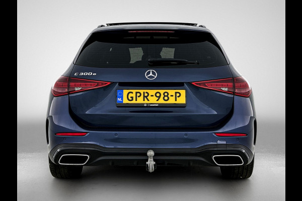Mercedes-Benz C-Klasse Estate 300 e AMG Plug-In Hybride AMG Line | Night Pakket | Panorama Schuif-Kanteldak | Trekaak | Parkeerpakket met 360°-camera. Inclusief 24 maanden MB Certified garantie voor Europa.