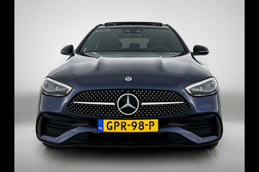 Mercedes-Benz C-Klasse Estate 300 e AMG Plug-In Hybride AMG Line | Night Pakket | Panorama Schuif-Kanteldak | Trekaak | Parkeerpakket met 360°-camera. Inclusief 24 maanden MB Certified garantie voor Europa.