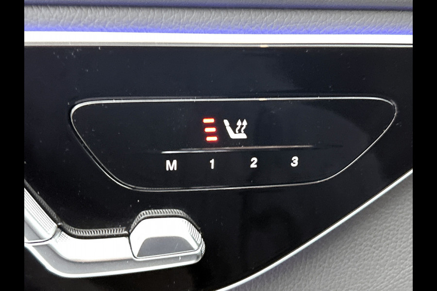 Mercedes-Benz C-Klasse Estate 300 e AMG Plug-In Hybride AMG Line | Night Pakket | Panorama Schuif-Kanteldak | Trekaak | Parkeerpakket met 360°-camera. Inclusief 24 maanden MB Certified garantie voor Europa.