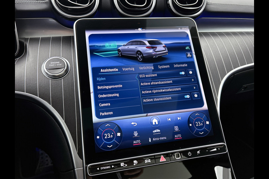 Mercedes-Benz C-Klasse Estate 300 e AMG Plug-In Hybride AMG Line | Night Pakket | Panorama Schuif-Kanteldak | Trekaak | Parkeerpakket met 360°-camera. Inclusief 24 maanden MB Certified garantie voor Europa.