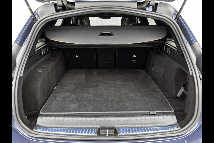 Mercedes-Benz C-Klasse Estate 300 e AMG Plug-In Hybride AMG Line | Night Pakket | Panorama Schuif-Kanteldak | Trekaak | Parkeerpakket met 360°-camera. Inclusief 24 maanden MB Certified garantie voor Europa.