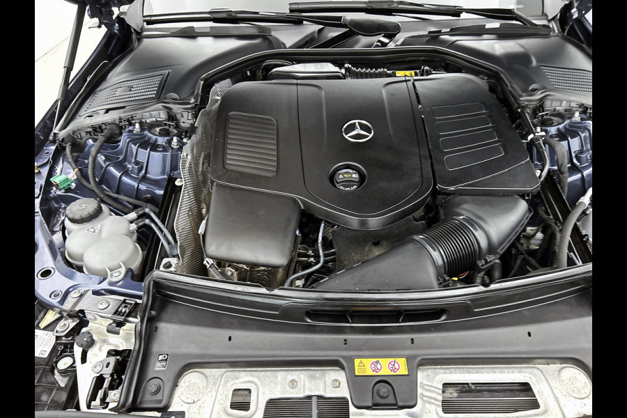 Mercedes-Benz C-Klasse Estate 300 e AMG Plug-In Hybride AMG Line | Night Pakket | Panorama Schuif-Kanteldak | Trekaak | Parkeerpakket met 360°-camera. Inclusief 24 maanden MB Certified garantie voor Europa.