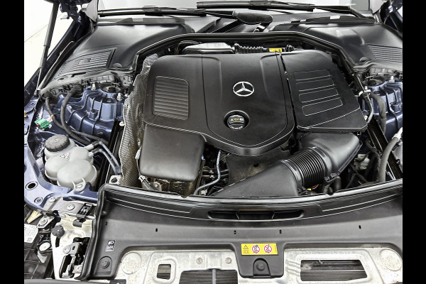 Mercedes-Benz C-Klasse Estate 300 e AMG Plug-In Hybride AMG Line | Night Pakket | Panorama Schuif-Kanteldak | Trekaak | Parkeerpakket met 360°-camera. Inclusief 24 maanden MB Certified garantie voor Europa.
