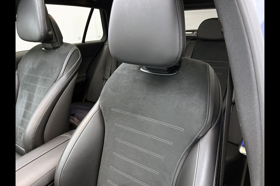 Mercedes-Benz C-Klasse Estate 300 e AMG Plug-In Hybride AMG Line | Night Pakket | Panorama Schuif-Kanteldak | Trekaak | Parkeerpakket met 360°-camera. Inclusief 24 maanden MB Certified garantie voor Europa.