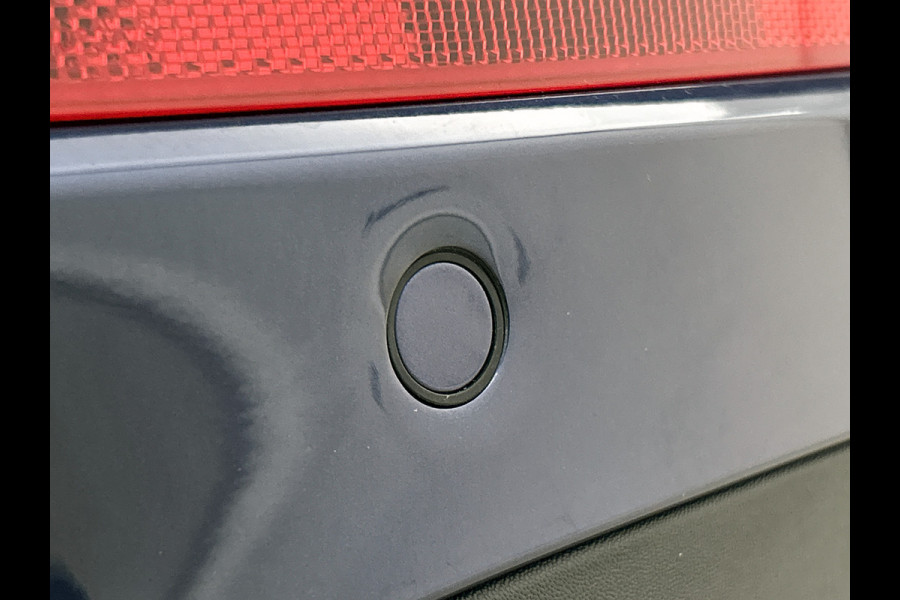 Mercedes-Benz C-Klasse Estate 300 e AMG Plug-In Hybride AMG Line | Night Pakket | Panorama Schuif-Kanteldak | Trekaak | Parkeerpakket met 360°-camera. Inclusief 24 maanden MB Certified garantie voor Europa.