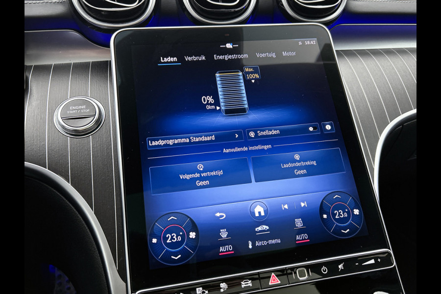 Mercedes-Benz C-Klasse Estate 300 e AMG Plug-In Hybride AMG Line | Night Pakket | Panorama Schuif-Kanteldak | Trekaak | Parkeerpakket met 360°-camera. Inclusief 24 maanden MB Certified garantie voor Europa.