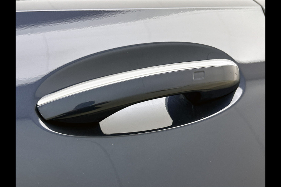 Mercedes-Benz C-Klasse Estate 300 e AMG Plug-In Hybride AMG Line | Night Pakket | Panorama Schuif-Kanteldak | Trekaak | Parkeerpakket met 360°-camera. Inclusief 24 maanden MB Certified garantie voor Europa.