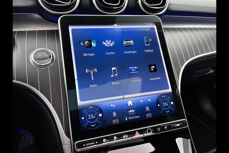 Mercedes-Benz C-Klasse Estate 300 e AMG Plug-In Hybride AMG Line | Night Pakket | Panorama Schuif-Kanteldak | Trekaak | Parkeerpakket met 360°-camera. Inclusief 24 maanden MB Certified garantie voor Europa.