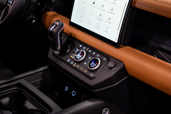 Land Rover Defender 110 2.0 P400e 110 X-Dynamic HSE *Meridian / Panorama / Stoelventilatie / Luchtvering / Head-Up Display /