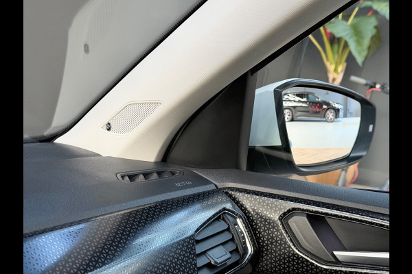 Volkswagen T-Cross 1.0 TSI Style - ACC - NL auto - Climate