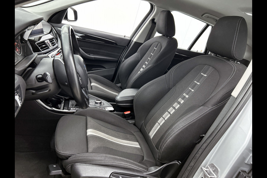 BMW X1 SDrive20i Executive (NL-auto, Goed OnderH, Navi, Sportstoelen, Led, Climate Con, Parkeersensoren, Etc)