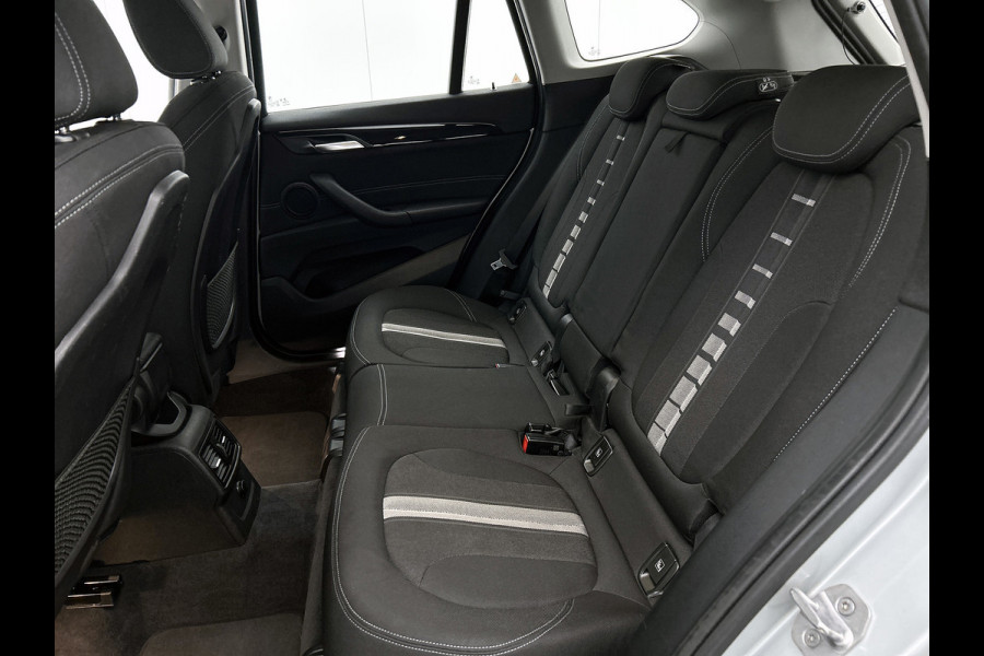 BMW X1 SDrive20i Executive (NL-auto, Goed OnderH, Navi, Sportstoelen, Led, Climate Con, Parkeersensoren, Etc)