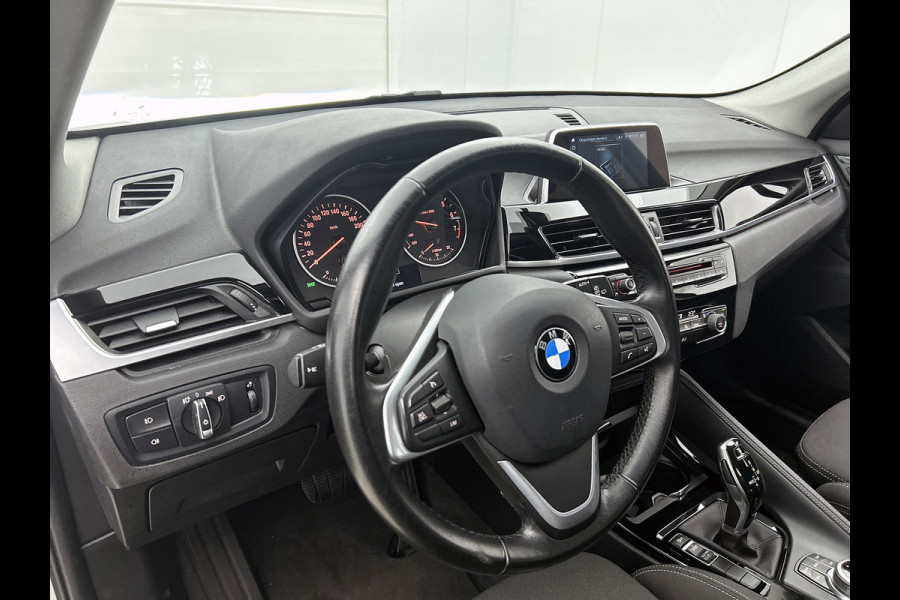 BMW X1 SDrive20i Executive (NL-auto, Goed OnderH, Navi, Sportstoelen, Led, Climate Con, Parkeersensoren, Etc)
