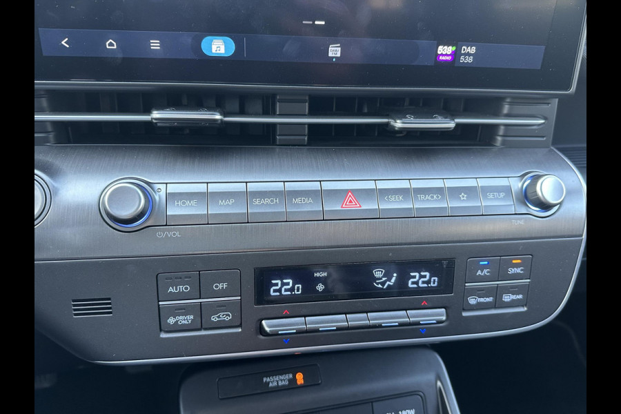 Hyundai Kona 1.6 GDI HEV Premium Sky VAN: 34.900,- VOOR 31.877,- UW LENTEVOORDEEL: 3.023,- | DEALER ONDERHOUDEN | FABR. GARANTIE t/m 06-2031