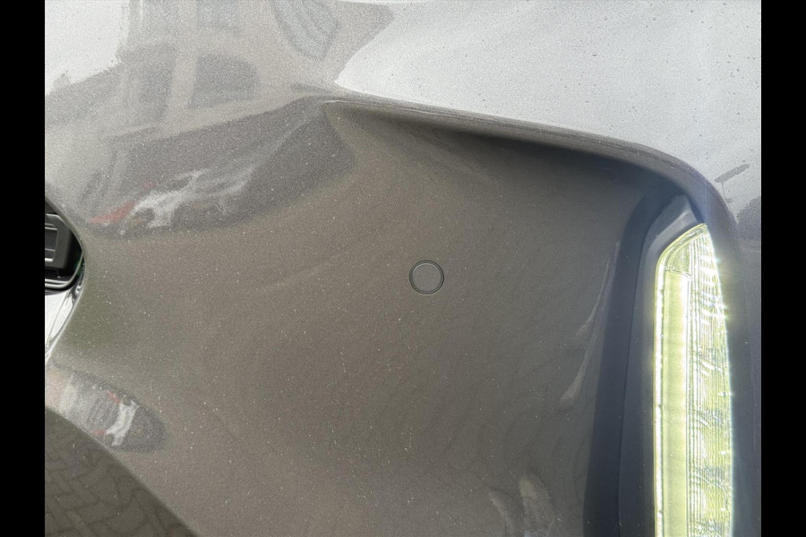 Toyota Yaris Cross 1.5 Hybrid First Edition Plus | Parkeersensoren, Stoel + Stuurverwarming, Groot scherm, Keyless, 17 inch