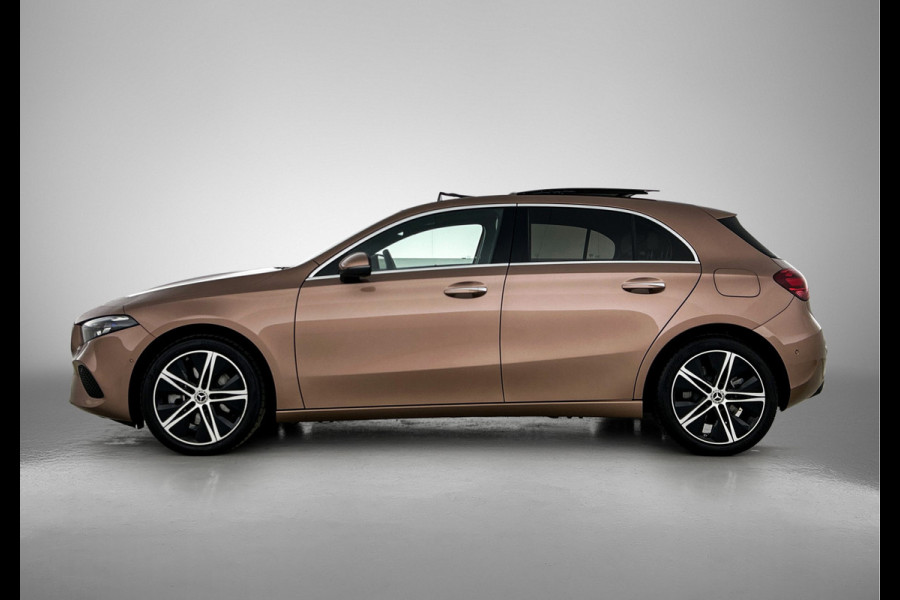 Mercedes-Benz A-Klasse 250 e Luxury Line Panorama Schuif-Kanteldak | Sfeerverlichting | Achteruitrijcamera | Stoelverwarming. Achteruitrij camera | Panorama dak | Memory pakket