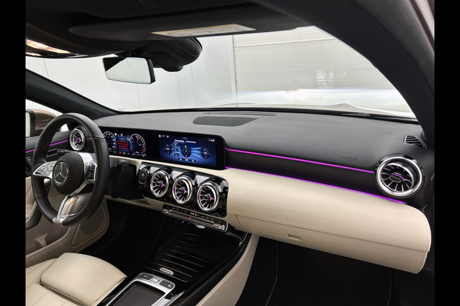 Mercedes-Benz A-Klasse 250 e Luxury Line Panorama Schuif-Kanteldak | Sfeerverlichting | Achteruitrijcamera | Stoelverwarming. Achteruitrij camera | Panorama dak | Memory pakket